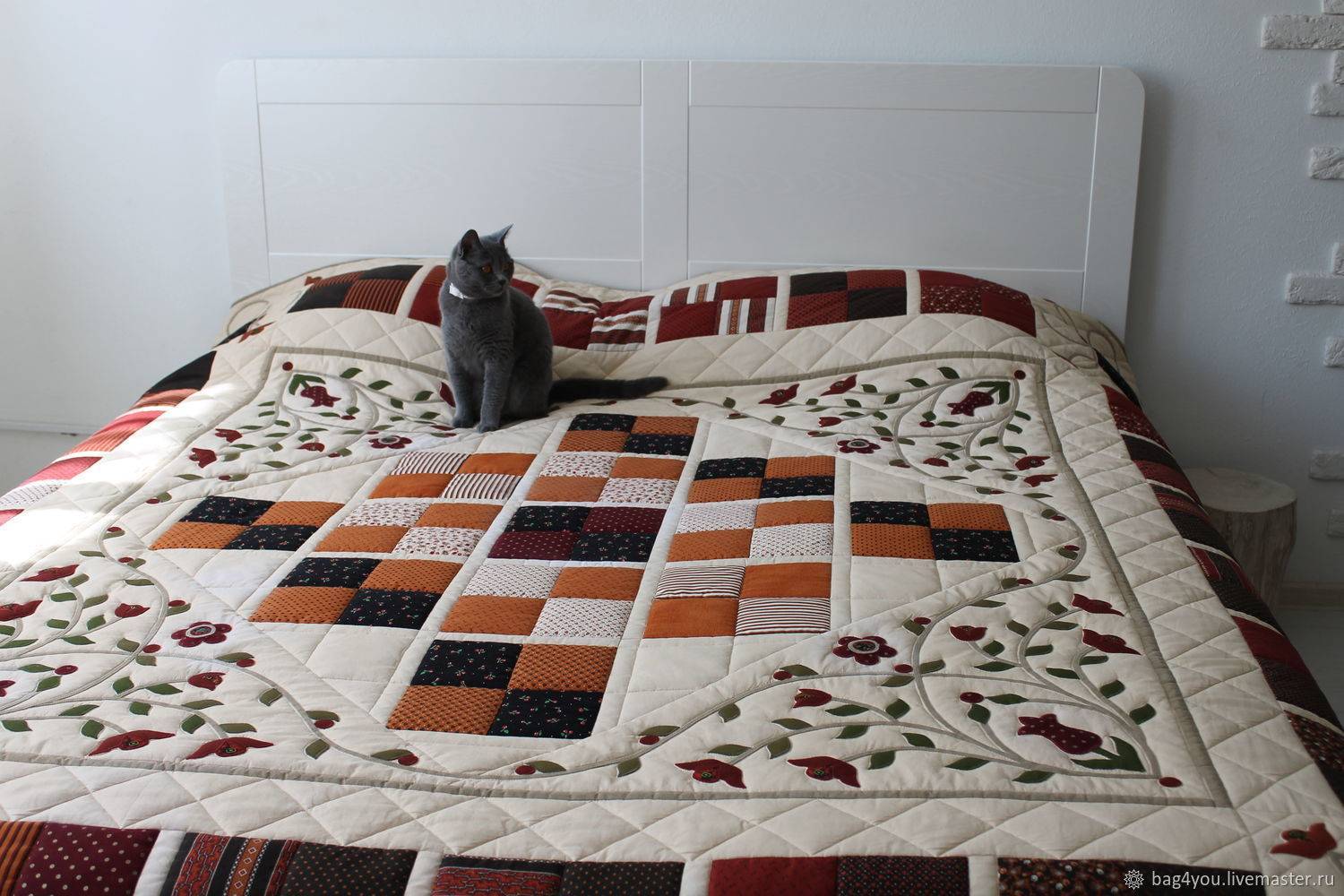 Нейтральный текстиль в спальне: схемы для покрывала в бежевых тонах