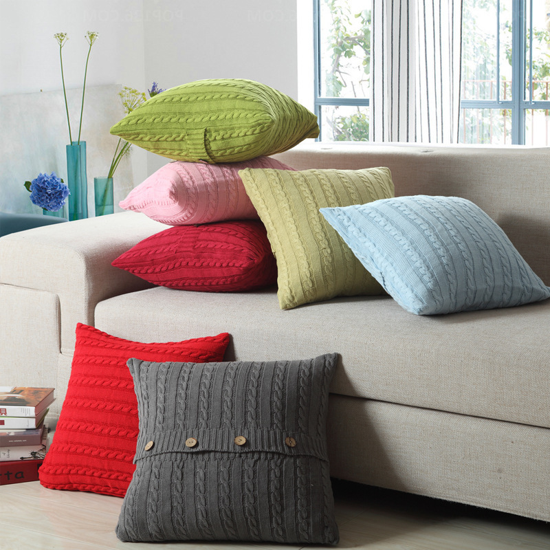 Декоративные подушки на диван