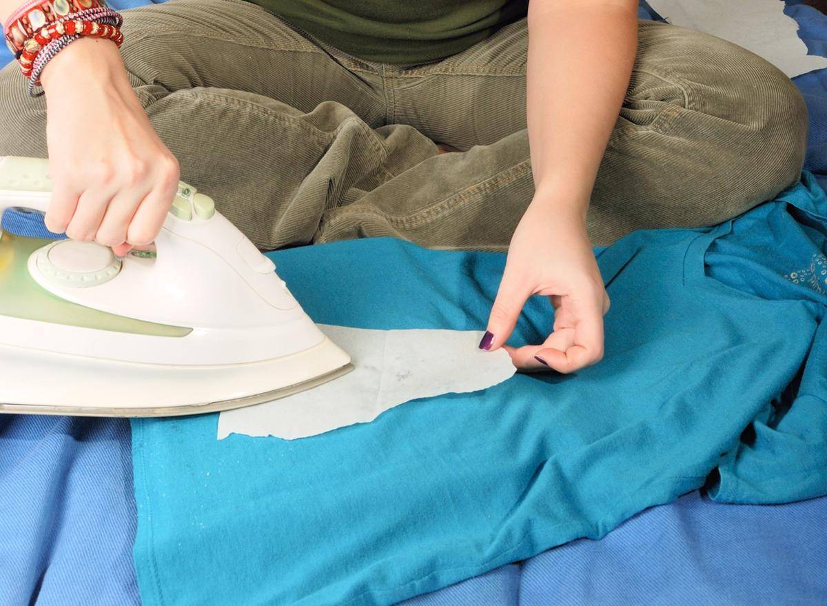 Как убрать воск с одежды от свечи (чем растворить воск до жидкого состояния на одежде), как очистить одежду от воска