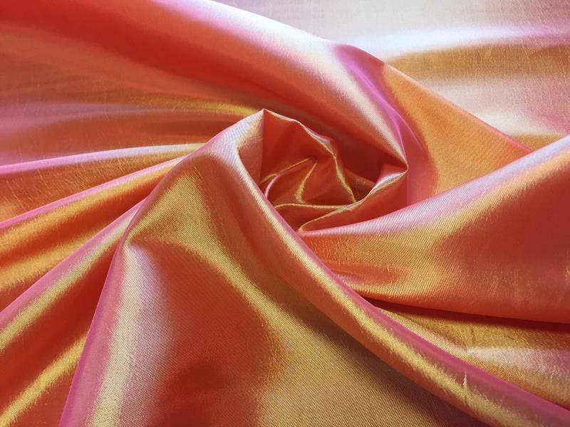 Ткань тафта: описание материала (жатка, для платья и штор, шелковая), состав, плюсы и минусы, применение