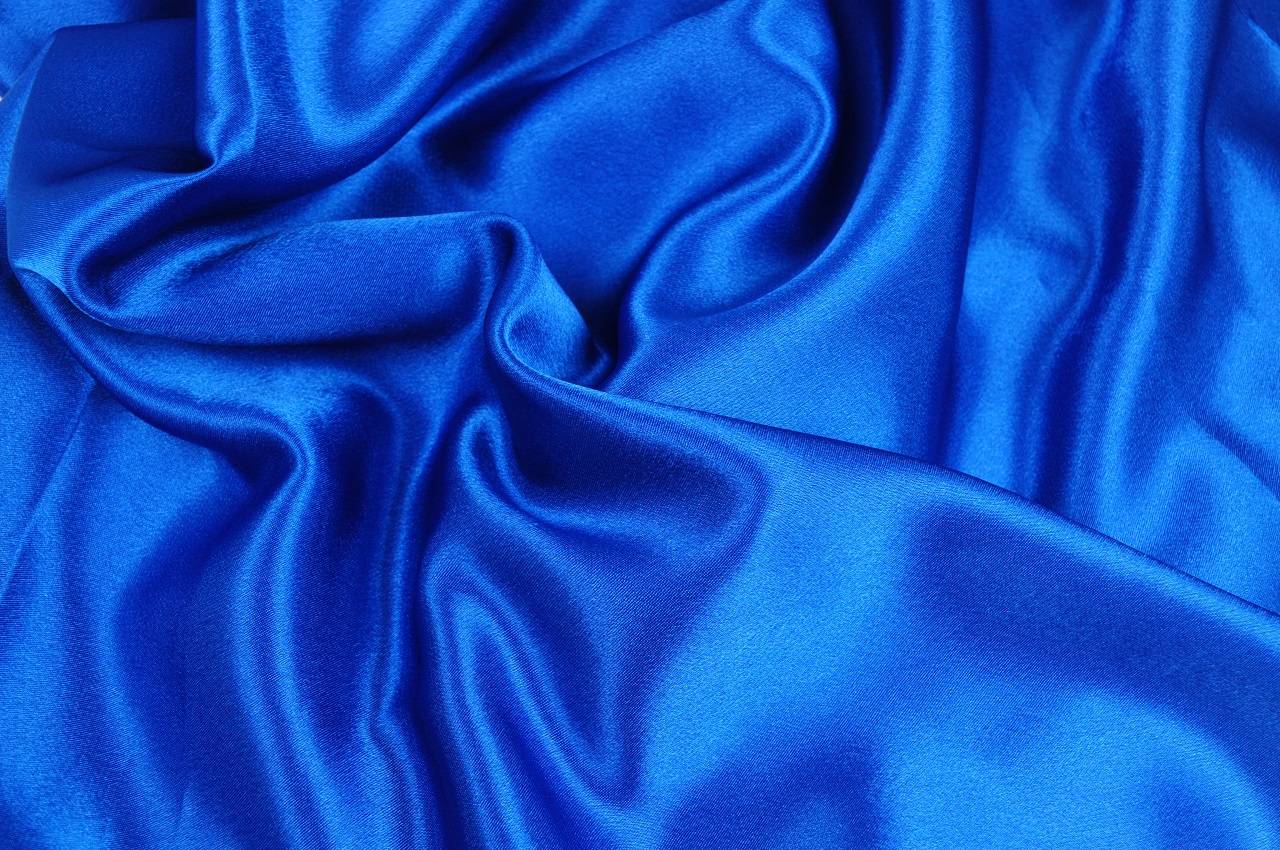 Креп-сатин - что за ткань, как выглядит, характеристики, плотность и текстура, что шью из материала: постельное белье, шторы, платья и юбки