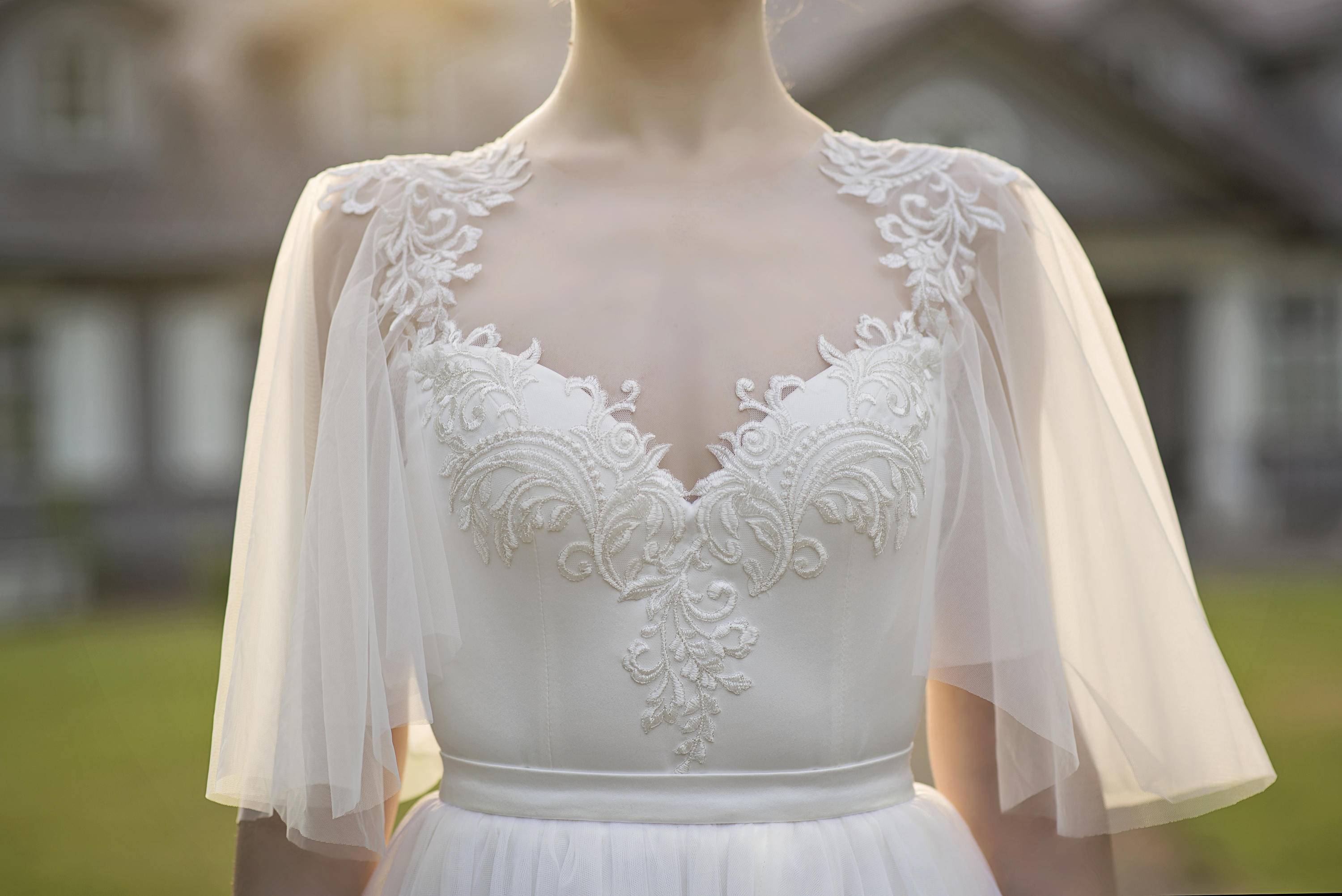 Роскошь кружева: секреты выбора ажурного свадебного платья