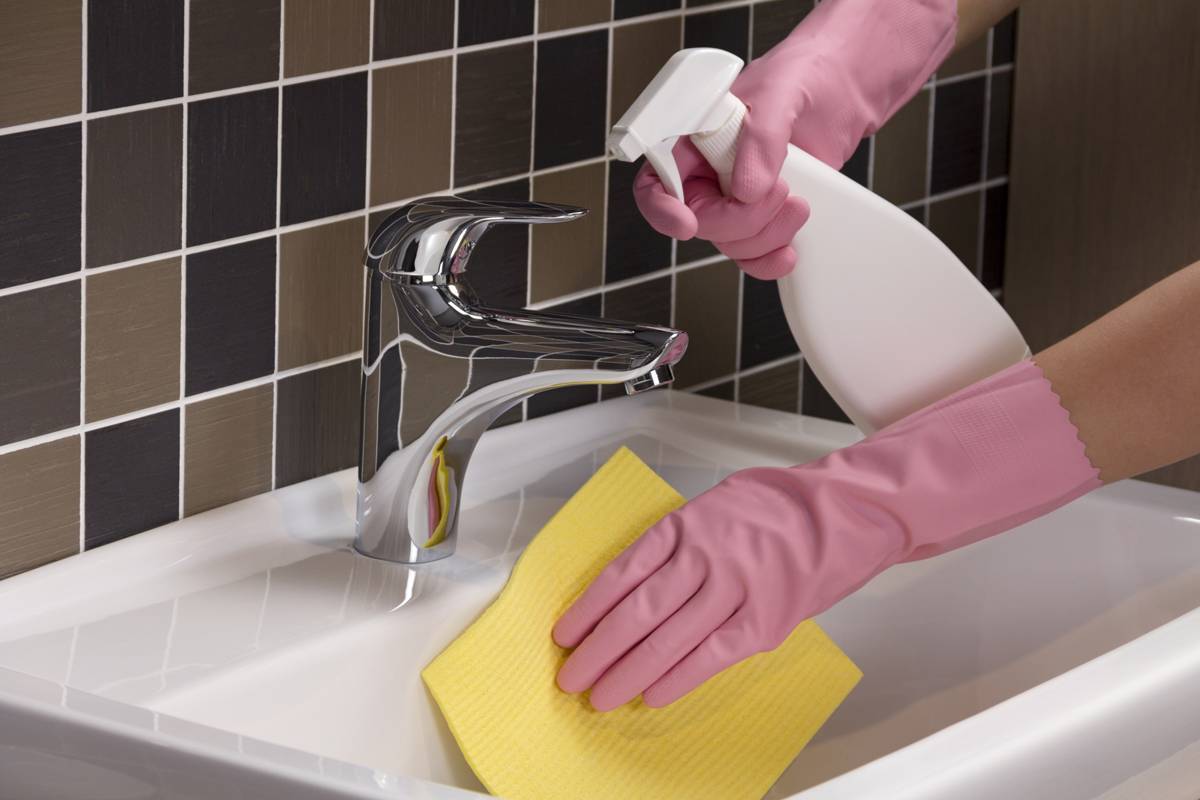 Секреты эффективной уборки ванной комнаты с помощью подручных средств