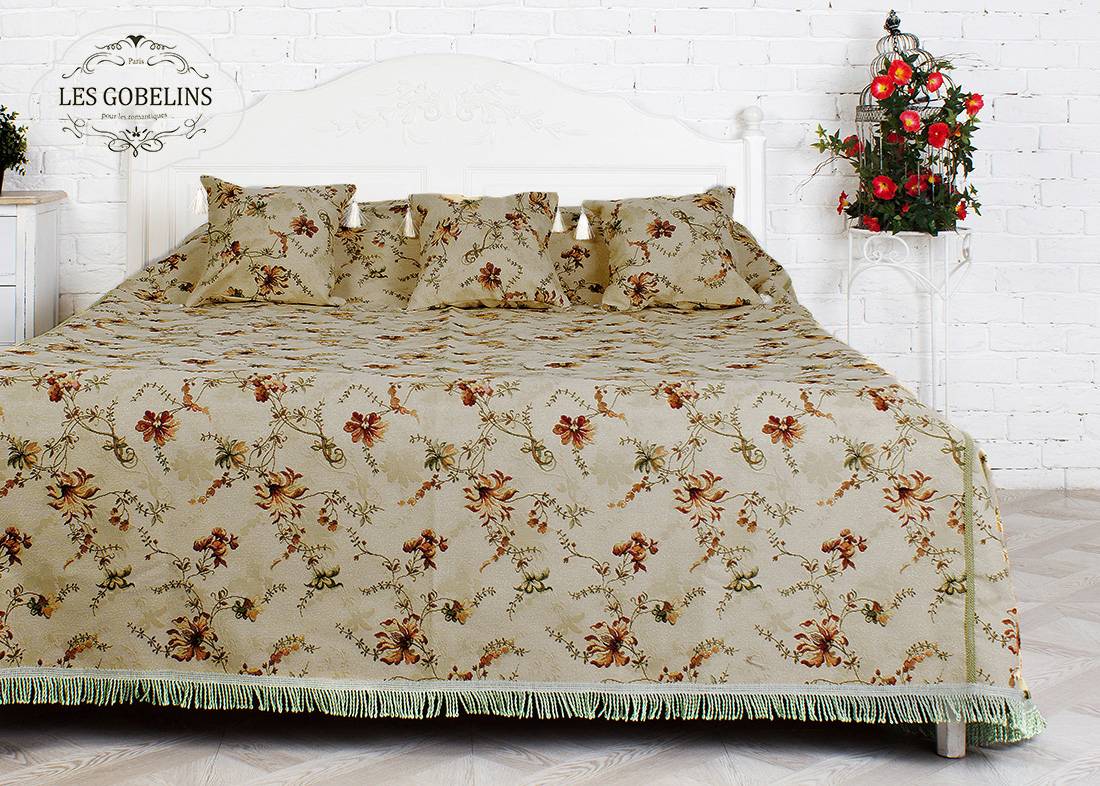 Гобеленовые покрывала на кровать или диван (105 фото). размеры, состав ткани по гост, характеристики, преимущества и недостатки