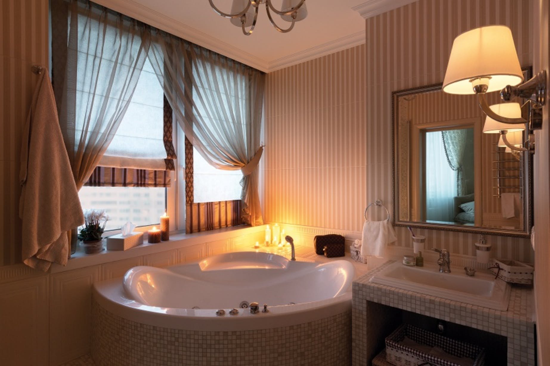 Ванная комната с окном: дизайн в частном доме с фото, варианты планировки