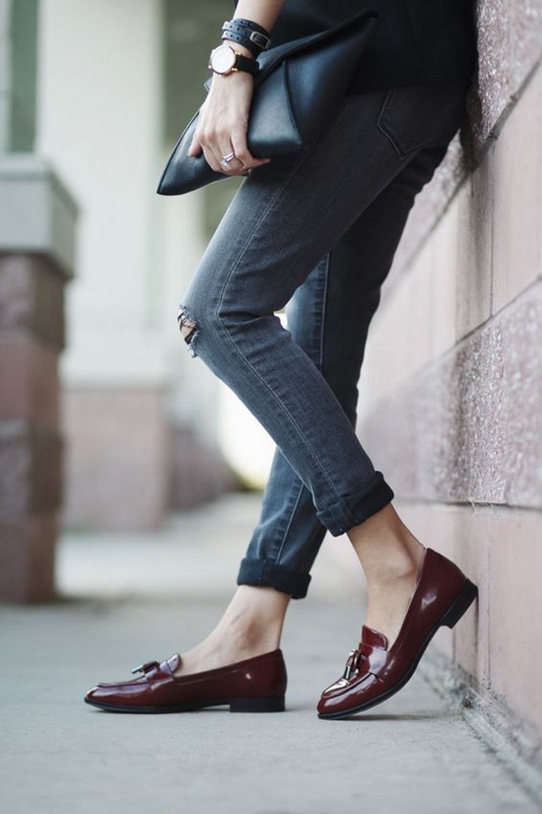Какую обувь носить с джинсами: лучшие рекомендации для мужчин и женщин с фото