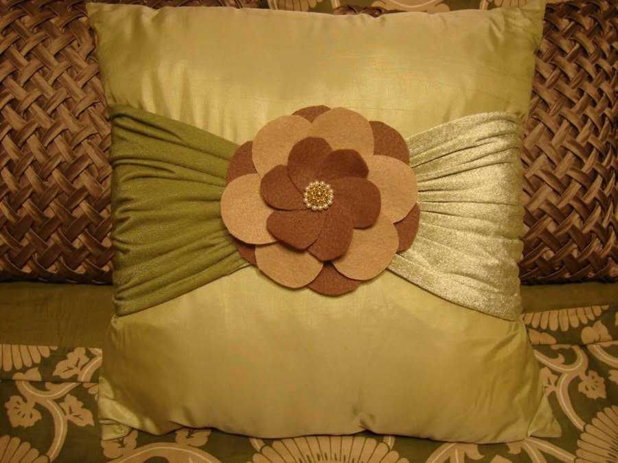 Как сшить диванную декоративную подушку: пошаговая инструкция