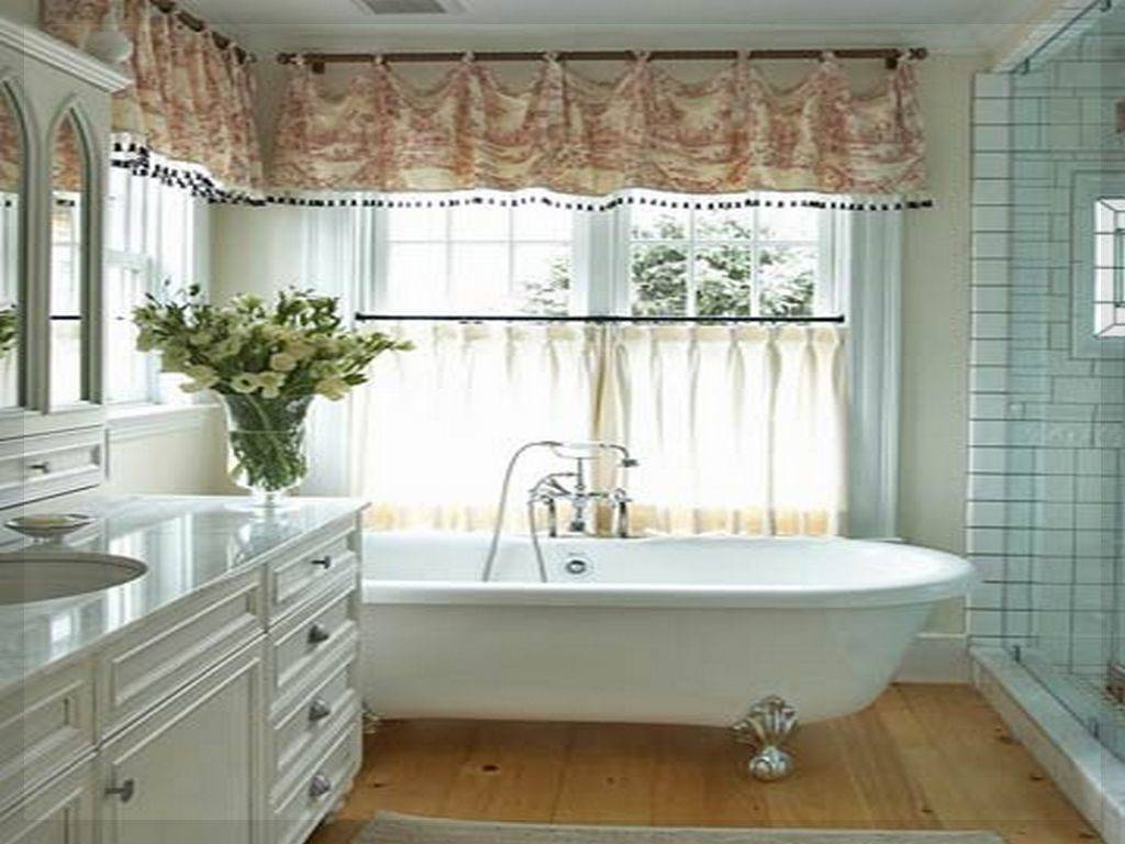 Оформление окна в ванной: как сделать дизайн комнаты по-настоящему стильным