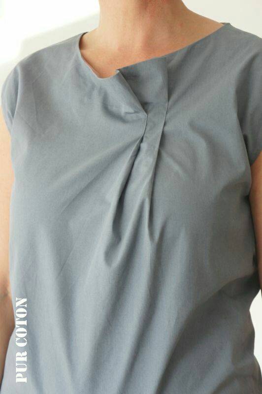 Блузка со складками от горловины