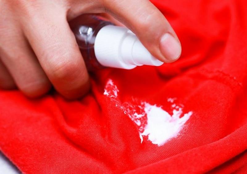 Как отстирать акриловую краску с одежды, чтобы не превратиться в поросят