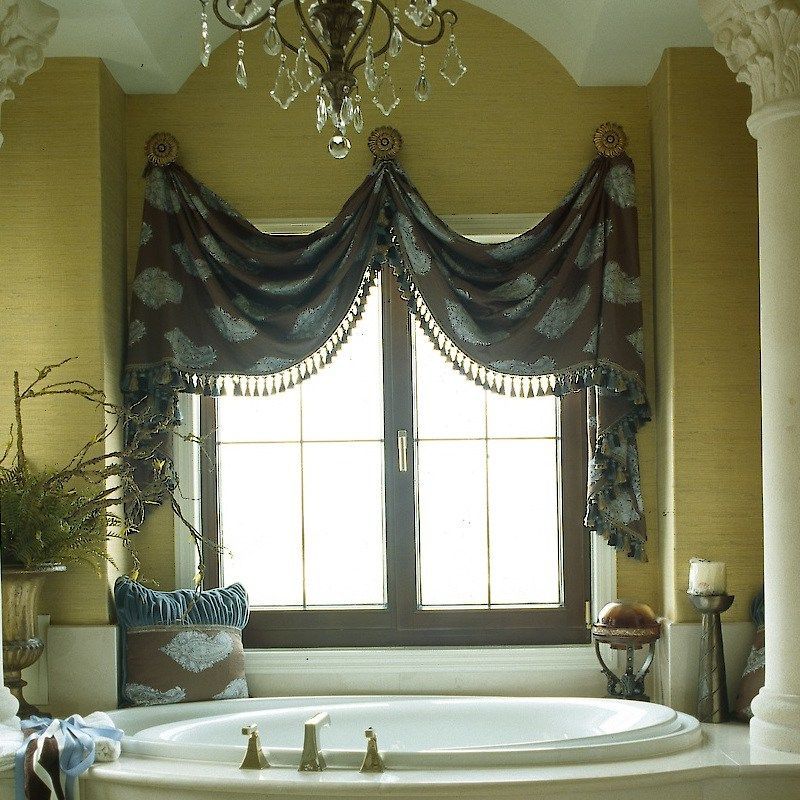 Окно в ванной комнаты: особенности, как декорировать - 75 фото