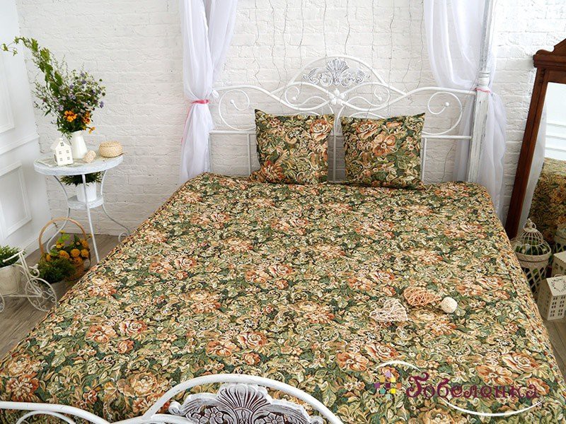 Гобеленовые покрывала на кровать или диван: как правильно подобрать по размеру и цвету? достоинства, недостатки, стирка, уход, сушка