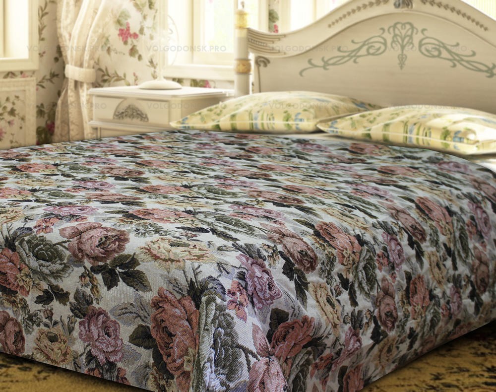 Гобеленовые покрывала на кровать: важные достоинства, состав изделий из турции, италии