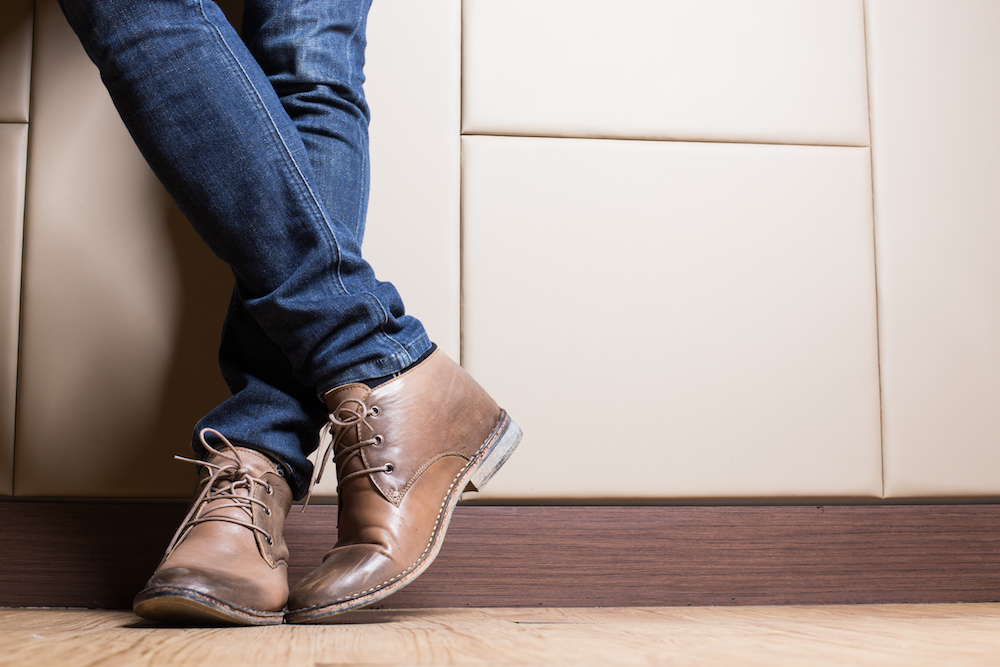 Какую обувь носить с джинсами мужчине – особенности выбора, рекомендации стилистов