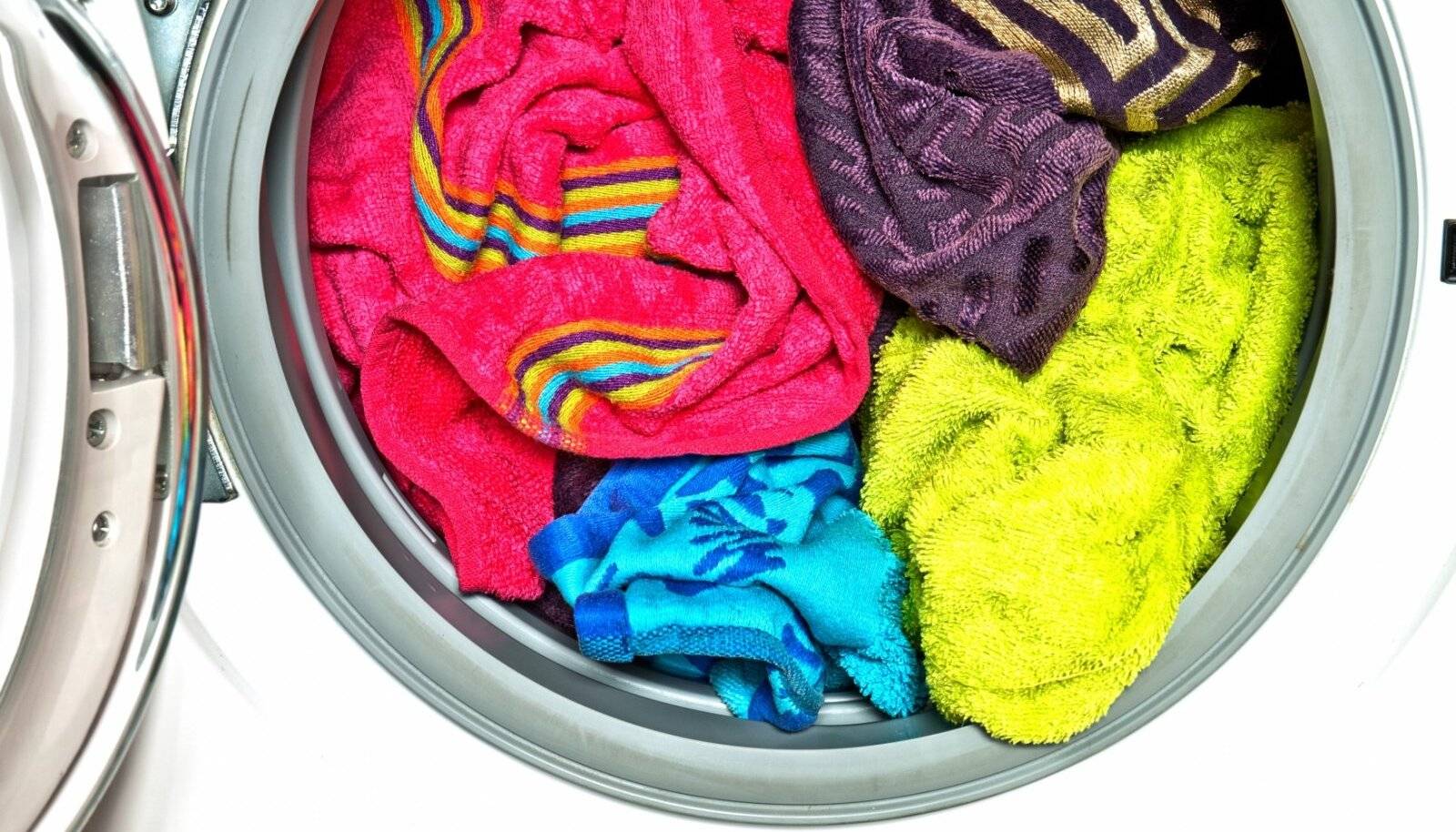 Неприятный запах от полотенца: почему возникает и как избавиться от сырости