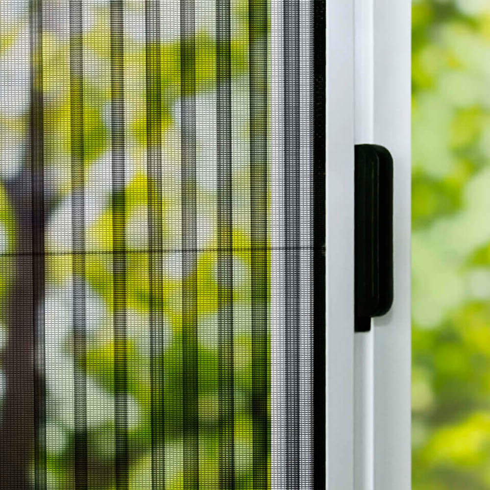 Москитные сетки на окна: характеристики, размеры, виды оконных конструкций для балкона, квартиры и дома, как сделать своими руками, монтаж новых, фото