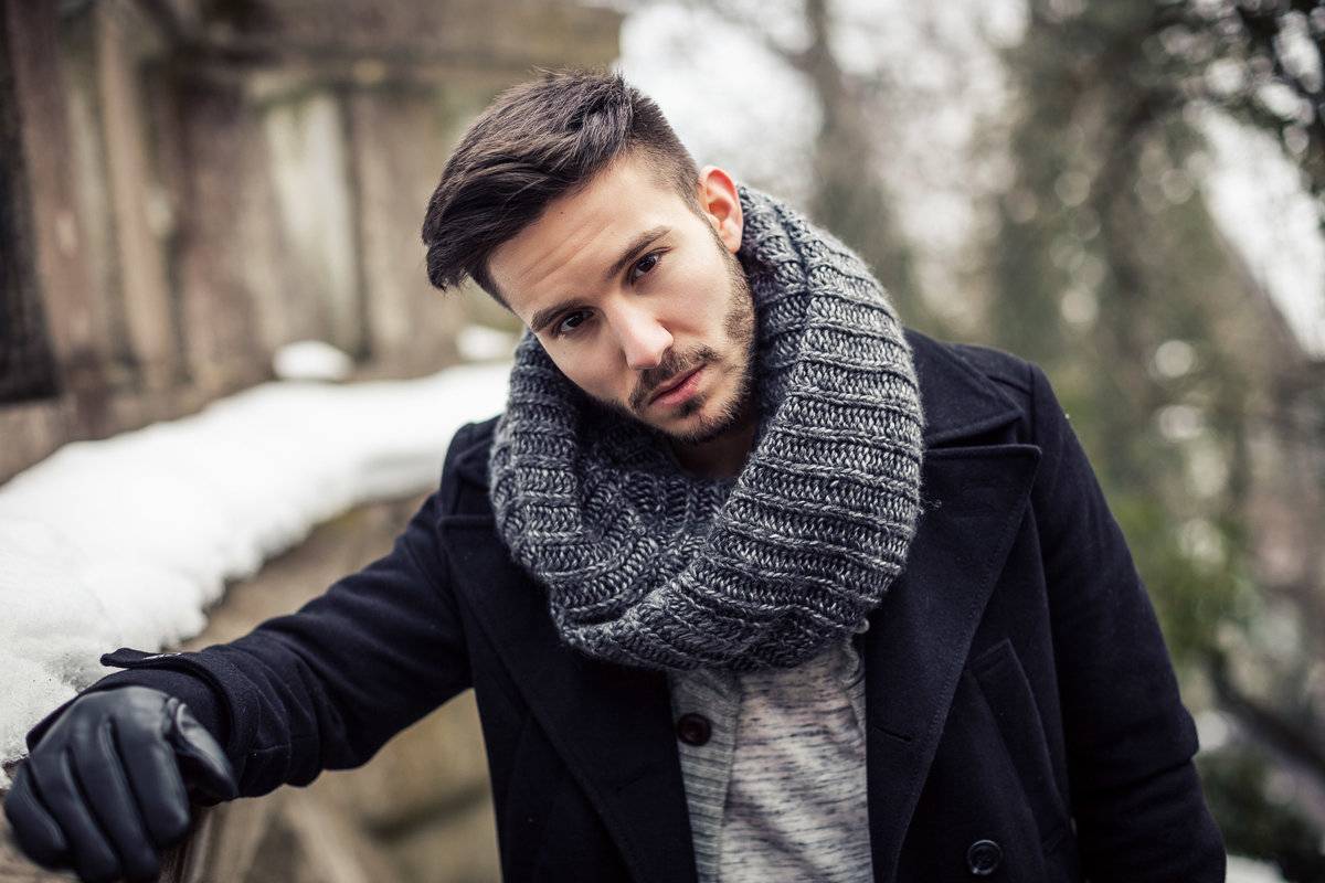 Нужно ли носить мужской шарф: плюсы и минусы