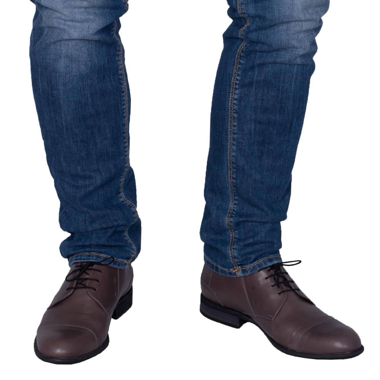Какую обувь лучше носить с джинсами мужчинам?