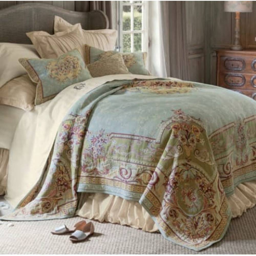 Гобеленовые покрывала на кровать или диван (105 фото). размеры, состав ткани по гост, характеристики, преимущества и недостатки