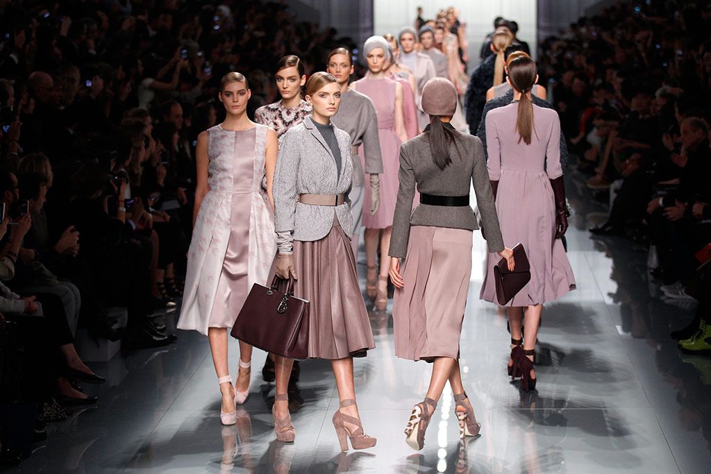 Мода весна 2022 в женской одежде: модные тенденции и тренды, уличная мода с фото