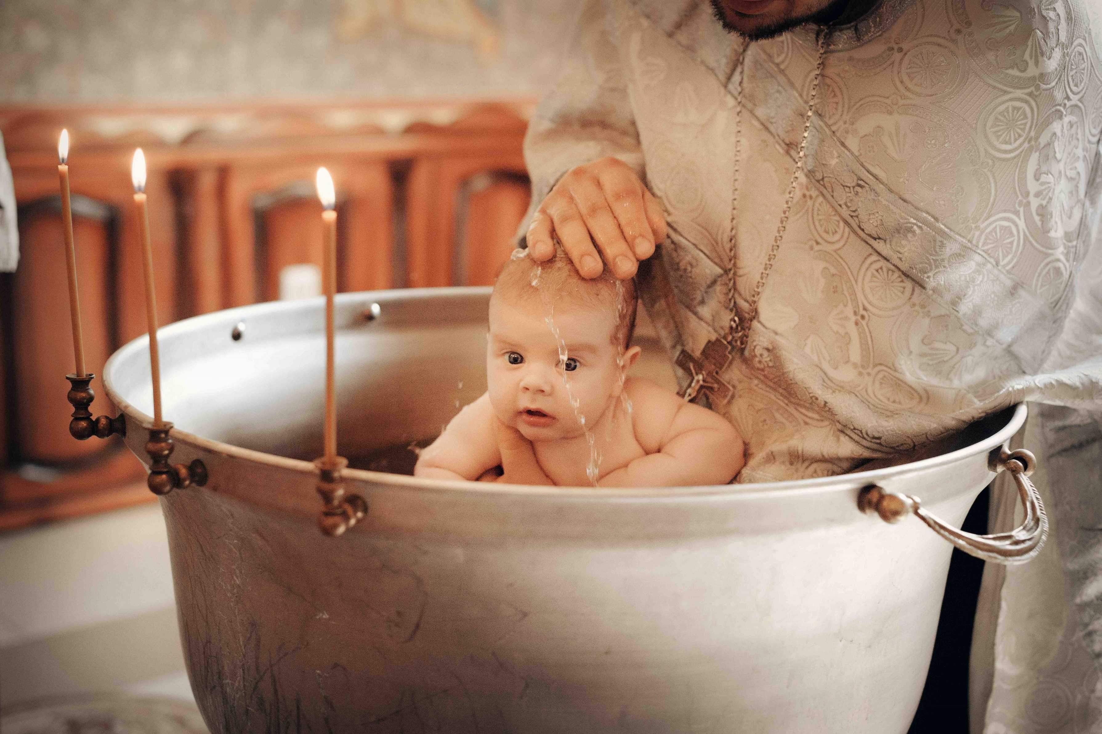 Что такое крыжма для крещения ребенка: определение и значение, особенности хранения и использования + советы по выбору