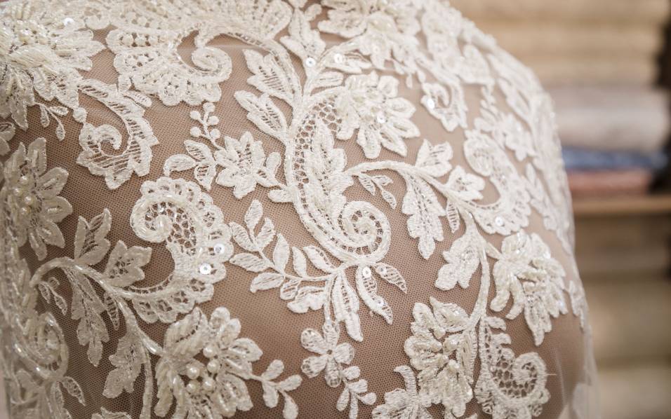 Правила выбора кружевных свадебных платьев, наиболее актуальные модели