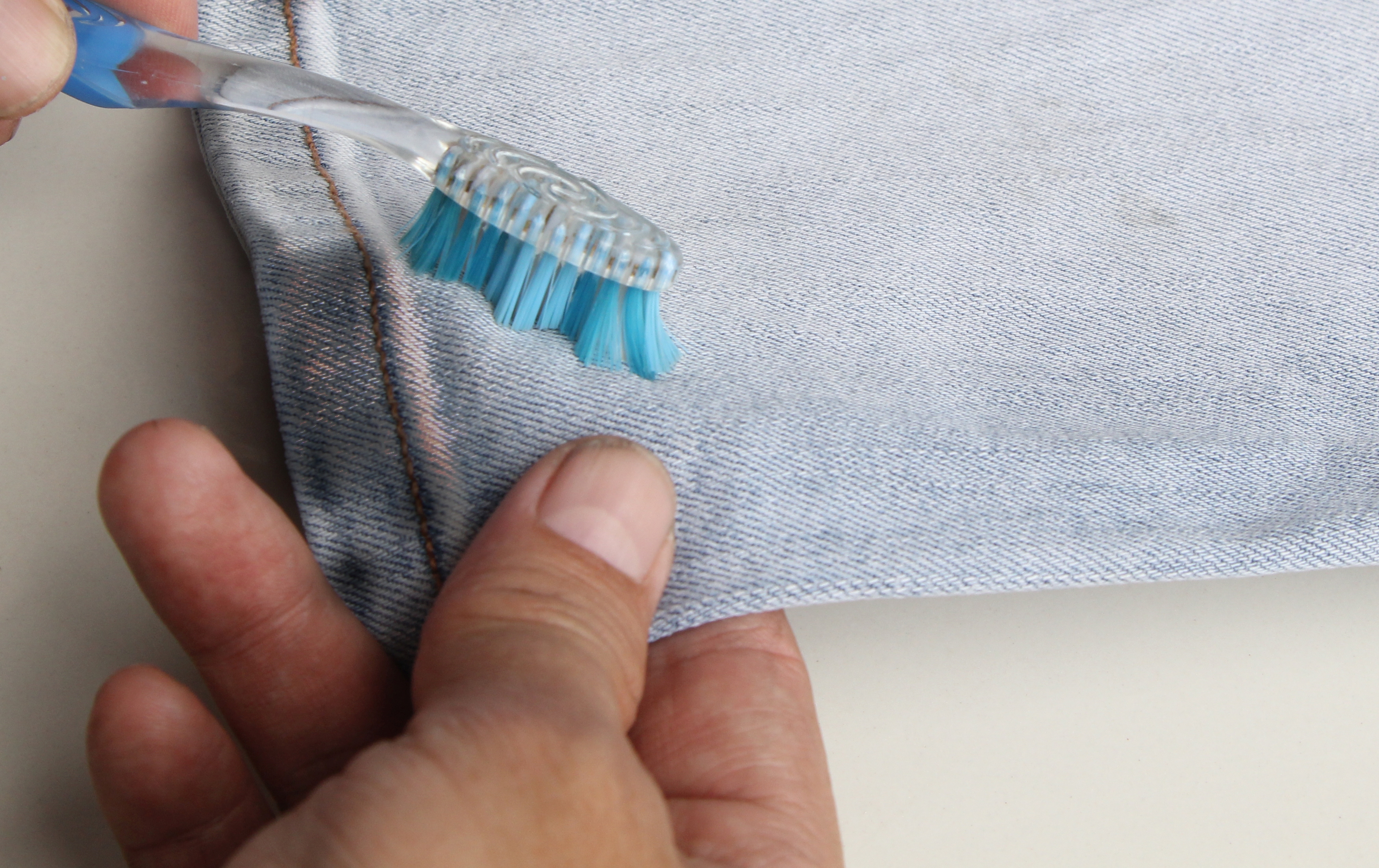 Как убрать катышки с одежды лайфхаки - убрать катышки с одежды, почистить одежду