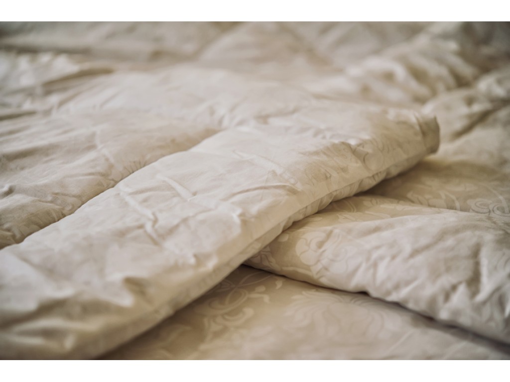 Как стирать одеяло: из овечьей шерсти, ватное, пуховое