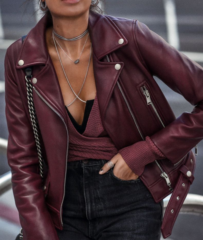 Кожаные женские куртки: красивые новинки из натуральной кожи с мехом, капюшоном, черного, красного или розового цвета (125 фото моделей)