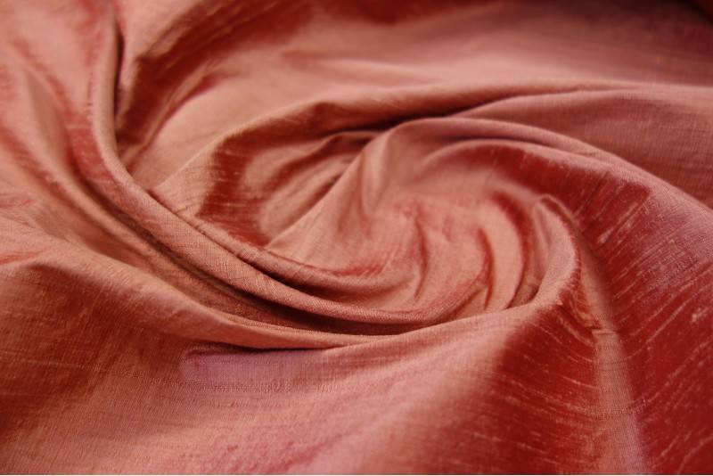 Что такое чесуча (шантунг), свойства и применение ткани