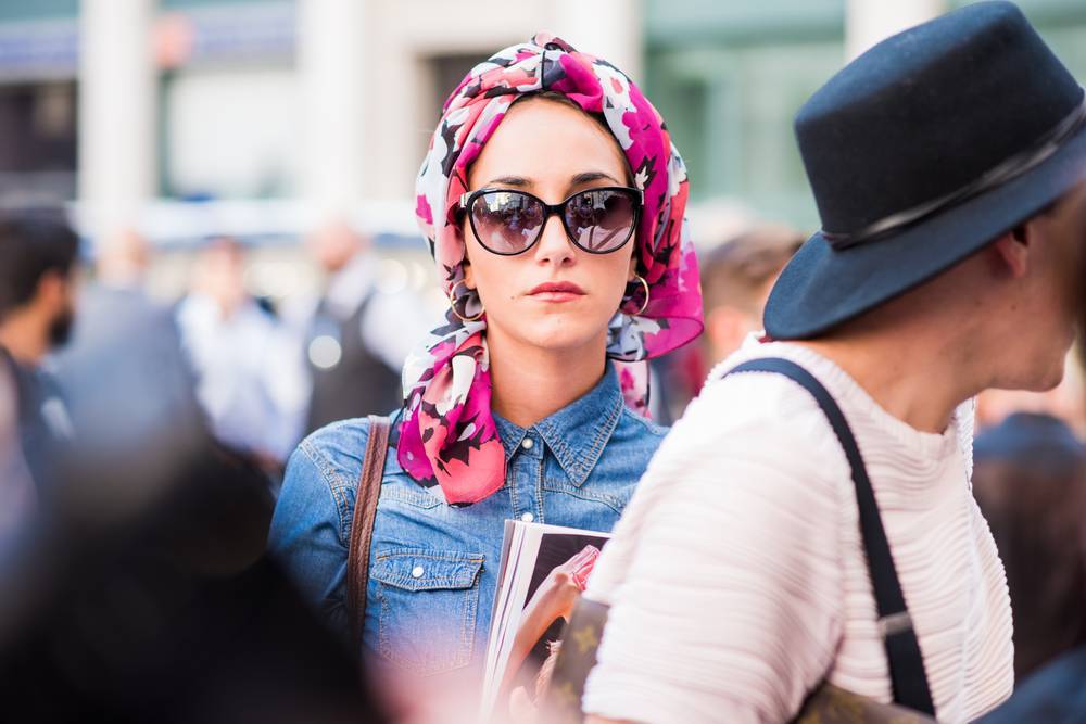 Лучшие способы завязать платок на голове: топ 2023 - этно бохо тренд стили